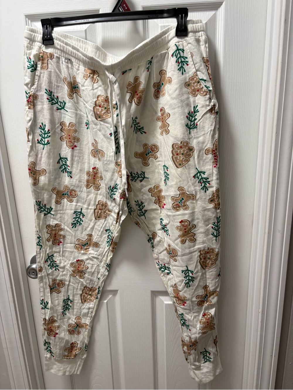 Secret Treasures Cream Gingerbread-Print Joggers